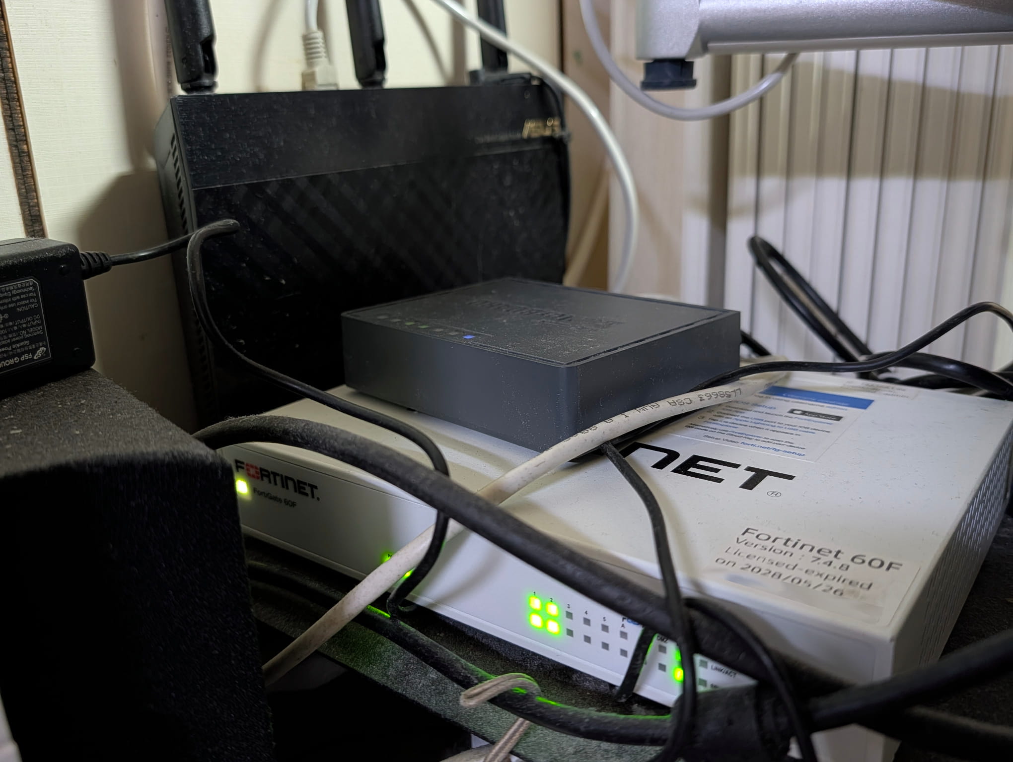 自家網路拓撲重新設計：FortiGate 60F 與 Mikrotik hEX S 的角色轉換